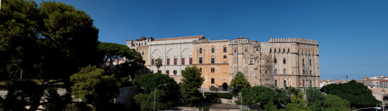 Palermo, Palazzo Reale o Palazzo dei Normanni: veduta del lato Sud Ovest con i giardini pensili del