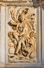 Palermo, Piazza del Parlamento:  il "Teatro Marmoreo",  monumento a Filippo V, prospiciente Palazzo