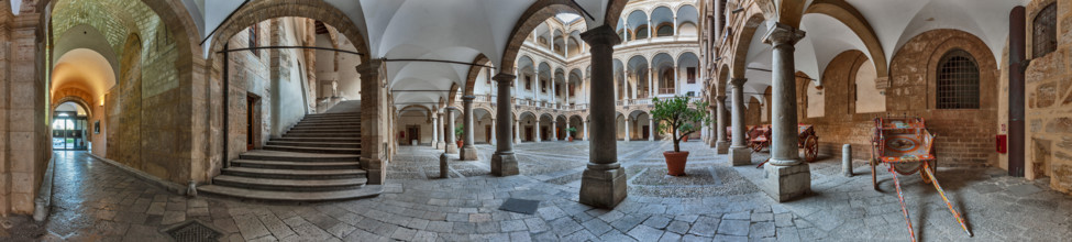 Cour du Palais des Normands à Palerme, Sicile, Italie.
