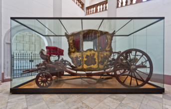 Palermo, Palazzo Reale o Palazzo dei Normanni, scalone monumentale: la "Carrozza d'Oro", opera