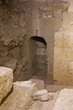 Palermo, Palazzo Reale o Palazzo dei Normanni, sala Montalto, i sotterranei: i resti delle mura