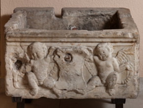 Palermo, Palazzo Reale o Palazzo dei Normanni, R1, commissioni: bacile con putti