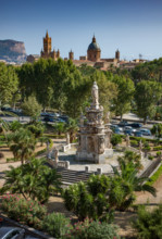Palermo: veduta della città dalla Torre di Porta Nuova. Al centro, piazza Vittoria col monumento a