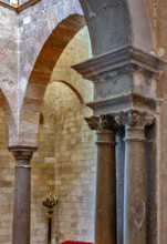 Palermo, Palazzo Reale o Palazzo dei Normanni, Torre Joharia, Sala dei Venti: colonne binate del