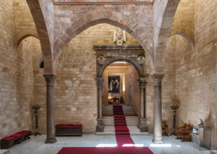 Palermo, Palazzo Reale o Palazzo dei Normanni, Torre Joharia, Sala dei Venti: veduta col portale