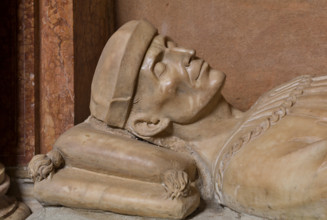 Modena, Duomo, interno, navata destra: monumento funerario dedicato a Francesco Molza; di