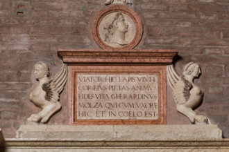 Modena, Duomo, interno, navata destra: monumento funerario dedicato a Francesco Molza; di