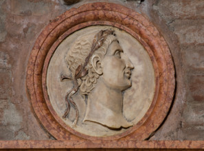 Modena, Duomo, interno, navata destra: monumento funerario dedicato a Francesco Molza; di
