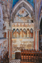 Assisi, Basilica superiore di San Francesco, transetto meridionale: veduta della parete ovest, con