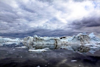Icebergs et morceaux de glace au Groenland