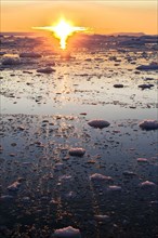 Coucher de soleil sur l'océan Arctique, Groenland
