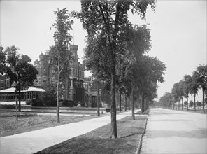 Lake Shore Drive with Palmer Mansion in Background, Chicago, Illinois, USA, Detroit Publishing Company, 1900