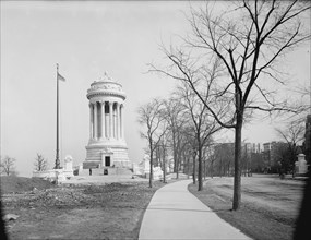 Soldiers' and Sailors' Monument, New York City, New York, USA, Detroit Publishing Company, 1902