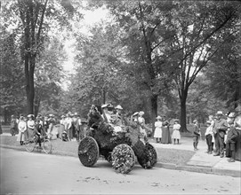 Bi-centenary Celebration, Floral Parade, Automobile of William Metzger, Detroit, Michigan, USA, Detroit Publishing Company, 1901