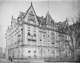 Dakota Apartment House, New York City, New York, USA, Detroit Publishing Company, 1910