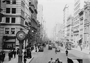 Fifth Avenue at 43rd St, New York City, New York, USA, Detroit Publishing Company, 1915