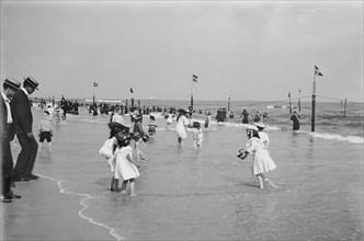 Beach Scene, Rockaway, New York City, New York, USA, Detroit Publishing Company, 1905
