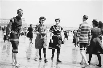 People Walking Along Beach, Atlantic City, New Jersey, USA, Detroit Publishing Company, 1900