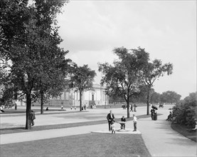 Driveway near Field Museum, Jackson Park, Chicago, Illinois, USA, Detroit Publishing Company, 1907