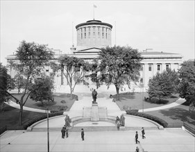State Capitol Building and Statue of William McKinley, Columbus, Ohio, USA, Detroit Publishing Company, 1910