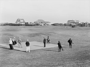 People on Golf Course, New Golf Links and Clubhouse, Ormond, Florida, USA, Detroit Publishing Company, 1910