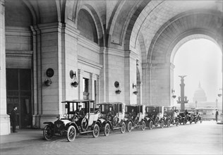 Line of Waiting Cabs, Union Station, Washington DC, USA, Harris & Ewing, 1914