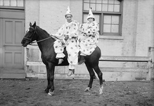 Two Clowns on Horse, USA, Harris & Ewing, 1915