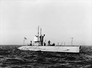 Submarine, #40, the USS L-1, USA, Harris & Ewing, 1915