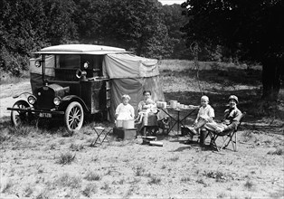 Family Camping, Texas, USA, Harris & Ewing, 1920