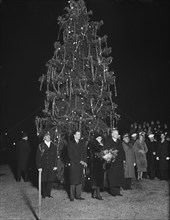 U.S. President Herbert Hoover Lighting Outdoor Christmas Tree, Washington DC, USA, Harris & Ewing, December 24, 1930