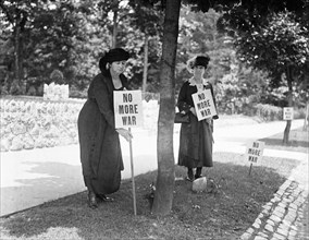 Roadside Picketers with Signs "No More War", USA, Harris & Ewing, 1922