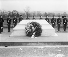 Wreath at Tomb of Unknown Soldier, Armistice Day, Arlington National Cemetery, Arlington, Virginia, USA, Harris & Ewing, 1922