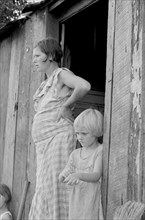 Wife and Child of Sharecropper, Washington County, Arkansas, USA, Arthur Rothstein for Farm Security Administration, August 1935