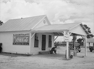 Grocery and Filling Station, Irwinville Farms, Georgia, USA, Arthur Rothstein for Farm Security Administration, August 1935
