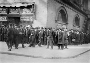 Crowd outside Metropolitan Opera House, New York City, New York, USA, Bain News Service, November, 12, 1914