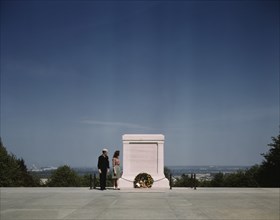 Sailor and Young Woman at Tomb of Unknown Soldier, Washington DC, USA, John Collier for Office of War Information, May 1943
