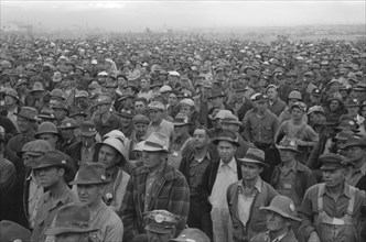 Crowd of Workmen at Umatilla Ordnance Depot, Hermiston, Oregon, USA, Russell Lee, September 1942