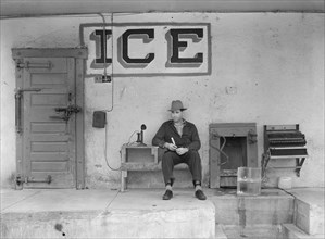 Man Selling Ice, Harligen, Texas, USA, Russell Lee, February 1939