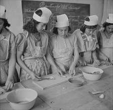 Teenage High School Girls in Domestic Science Class, Penasco, New Mexico, USA, John Collier for Office of War Information, January 1943