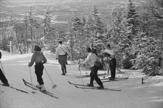 Skiers on top of Cannon Mountain, Franconia Notch, New Hampshire, USA, Marion Post Wolcott for Farm Security Administration, March 1940