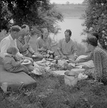 Farm Family having Fish Fry along Cane River on Fourth of July, near Natchitoches, Louisiana, USA, Marion Post Wolcott for Farm Security Administration, July 1940