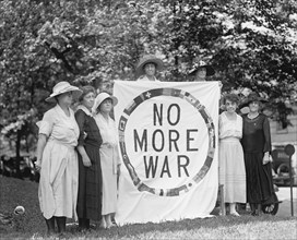 Female Anti-War Protesters, National League for Limitations of Armament, Washington DC, USA, National Photo Company, 1922