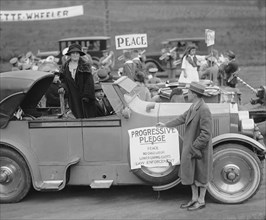 Belle Case La Follette, Campaigning for her Husband, Progressive Party Nominee for U.S. President, Robert La Follette Sr., Mount Lake Park, Maryland, USA, National Photo Company, September 1924