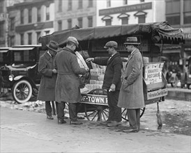 Newsstand, Washington DC, USA, National Photo Company, January 1925