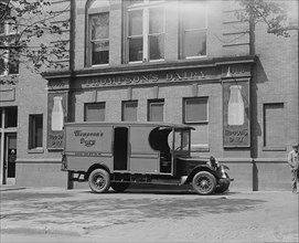Thompson's Dairy Truck, Washington DC, USA, National Photo Company, May 1925