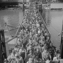 Workers Leaving Pennsylvania Shipyards, Beaumont, Texas, USA, John Vachon for Office of War Information, May 1943