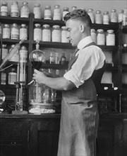Chemist, Portrait, Washington DC, USA, National Photo Company, 1919