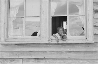Child of Sharecropper in Window, Little Rock, Arkansas, USA, Ben Shahn for U.S. Resettlement Administration, October 1935