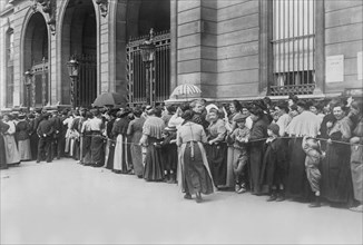 Crowd Waiting in Line for Relief at Beginning of World War I, Paris, France, Bain News Service, 1914
