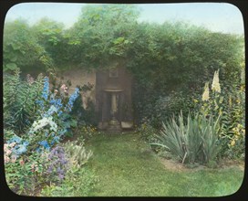 Birdbath in Garden, Robert Carmer Hill house, "Grey Gardens", Lily Pond Lane, East Hampton, New York, USA, by Frances Benjamin Johnson, 1914